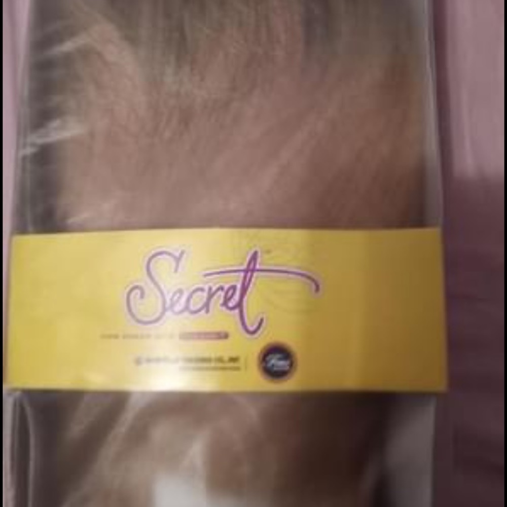 Lace front wig - Picture 2 of 2